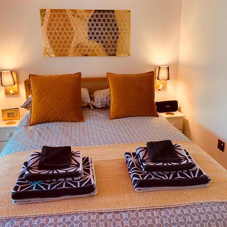 Shine Chalet - Unique & Comfortable Accommodation レッドラス エクステリア 写真