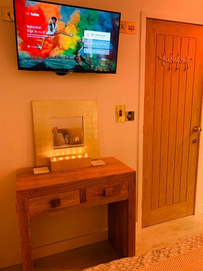Shine Chalet - Unique & Comfortable Accommodation レッドラス エクステリア 写真