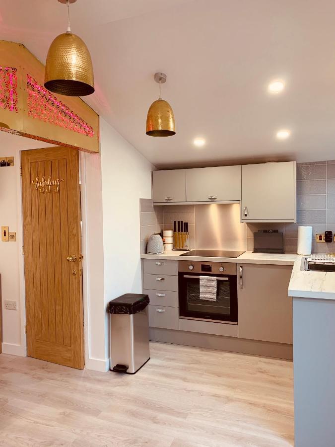 Shine Chalet - Unique & Comfortable Accommodation レッドラス エクステリア 写真