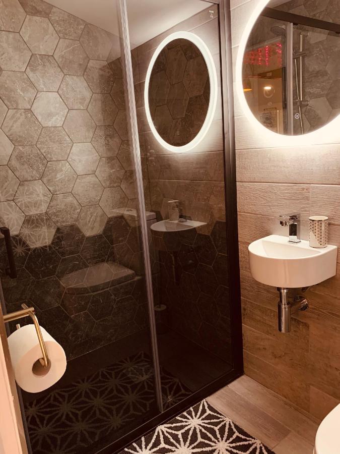 Shine Chalet - Unique & Comfortable Accommodation レッドラス エクステリア 写真