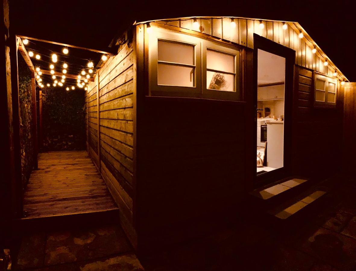 Shine Chalet - Unique & Comfortable Accommodation レッドラス エクステリア 写真