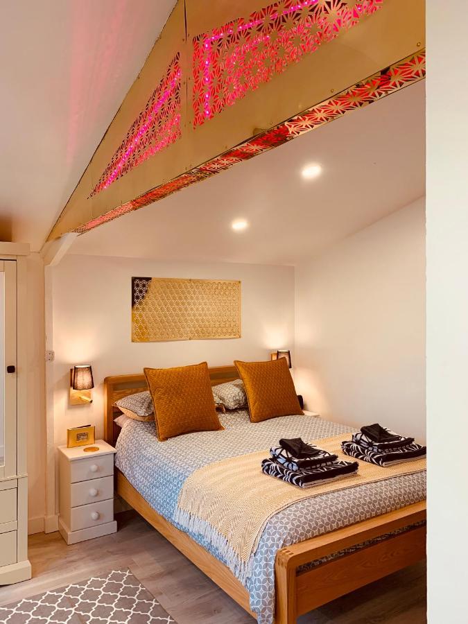 Shine Chalet - Unique & Comfortable Accommodation レッドラス エクステリア 写真