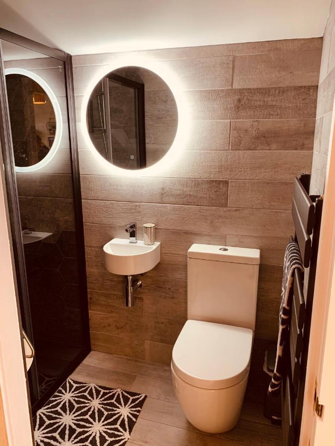 Shine Chalet - Unique & Comfortable Accommodation レッドラス エクステリア 写真
